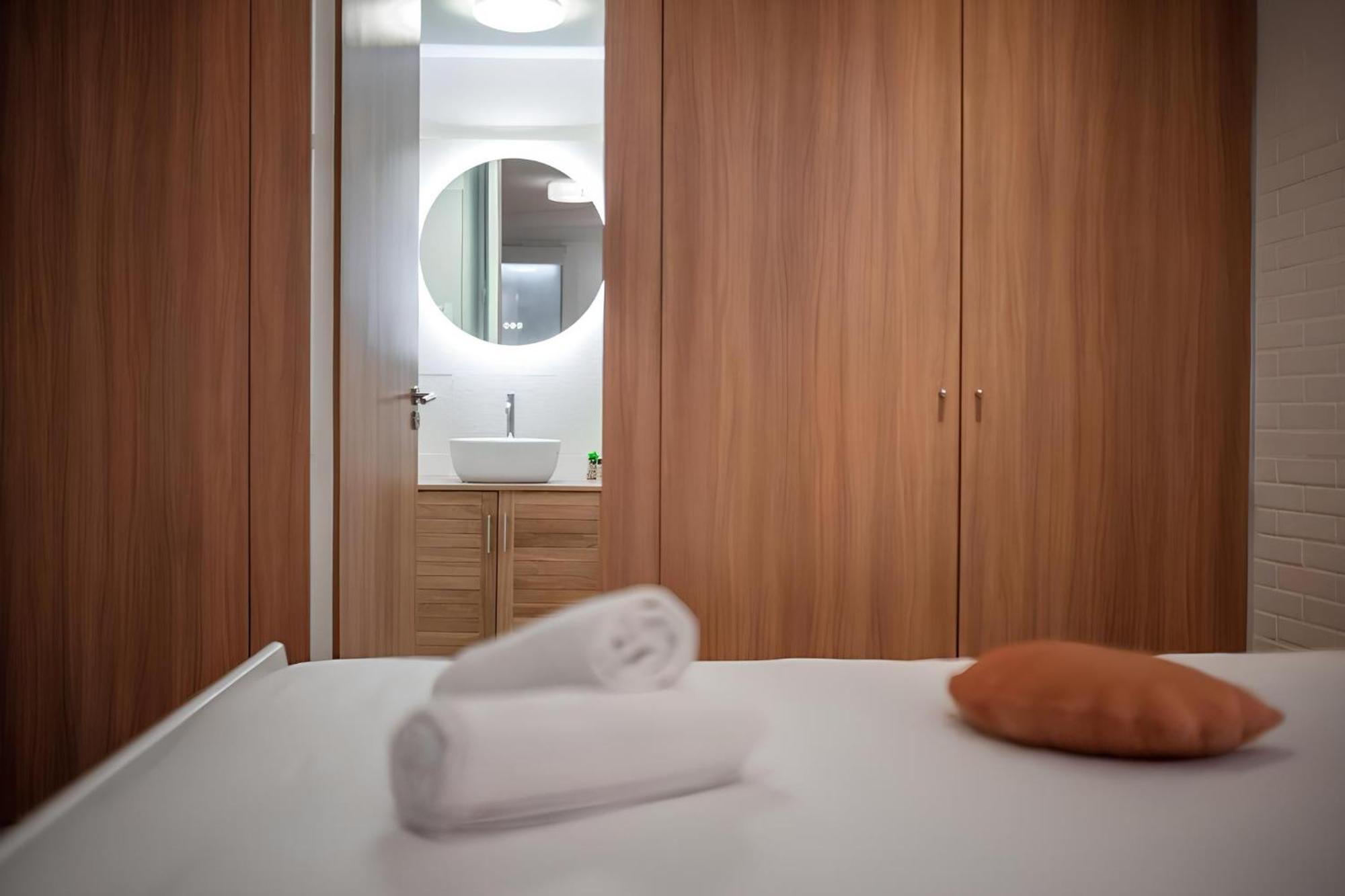 Cozy Appartement Plein Centre, Proche Gare/Plage Menton Exteriör bild