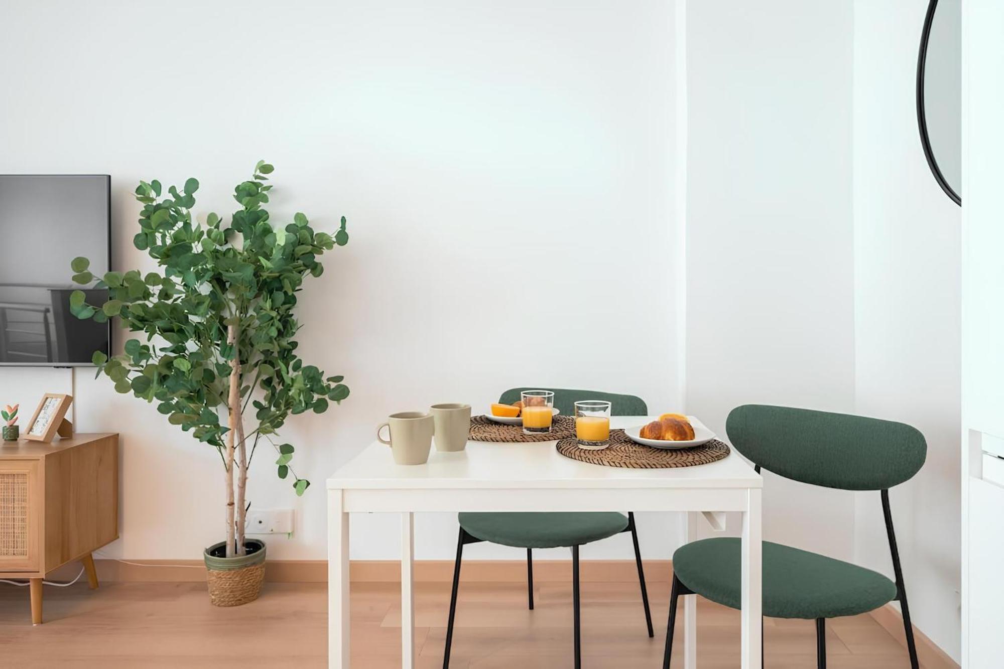 Cozy Appartement Plein Centre, Proche Gare/Plage Menton Exteriör bild