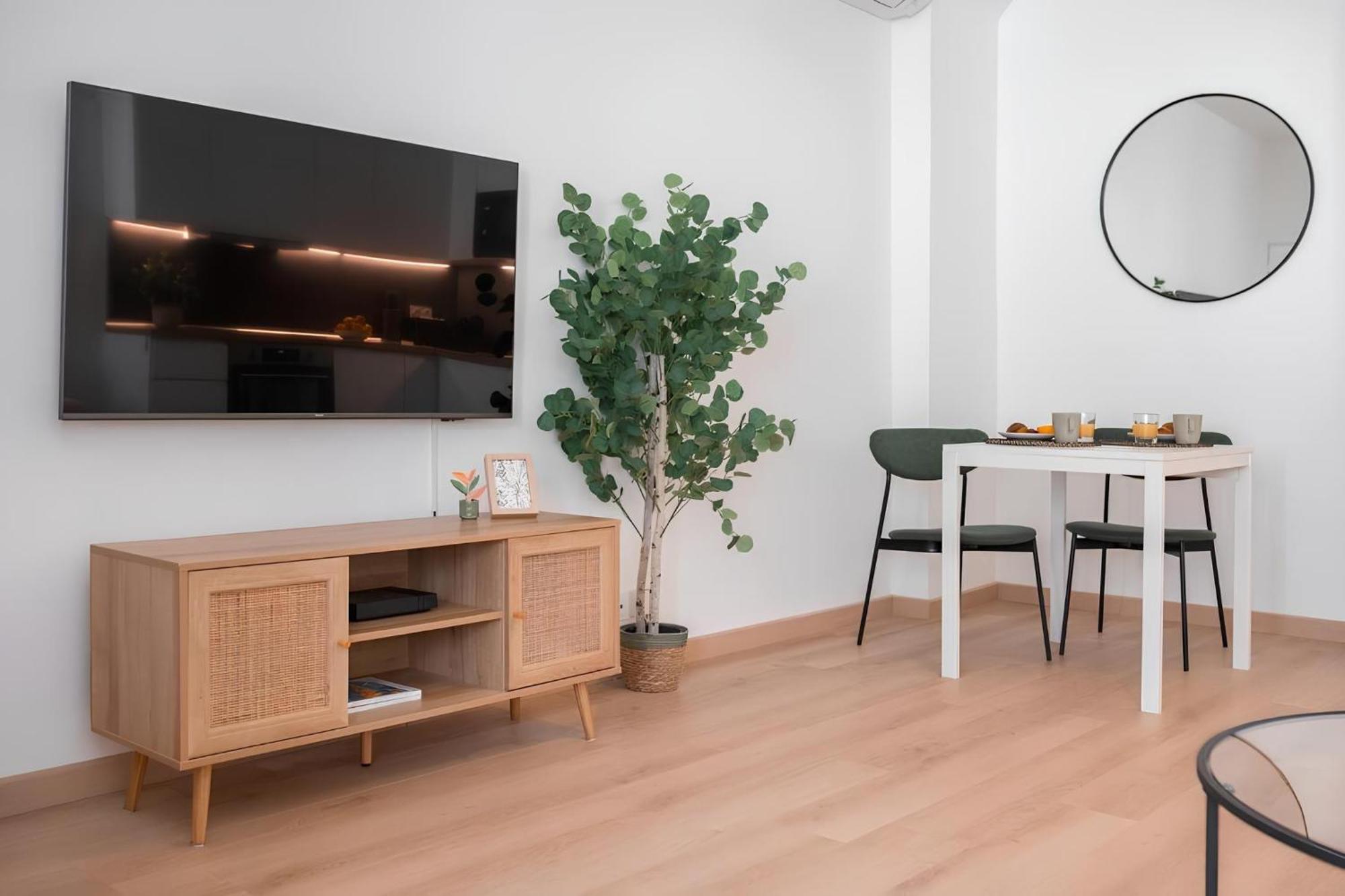 Cozy Appartement Plein Centre, Proche Gare/Plage Menton Exteriör bild